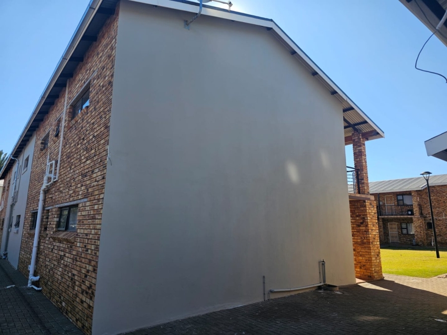 2 Bedroom Property for Sale in Rhodesdene Northern Cape